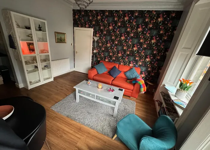 Edinburgh Two Bedroom Apartment With Free Side Street Parking 24 Hours