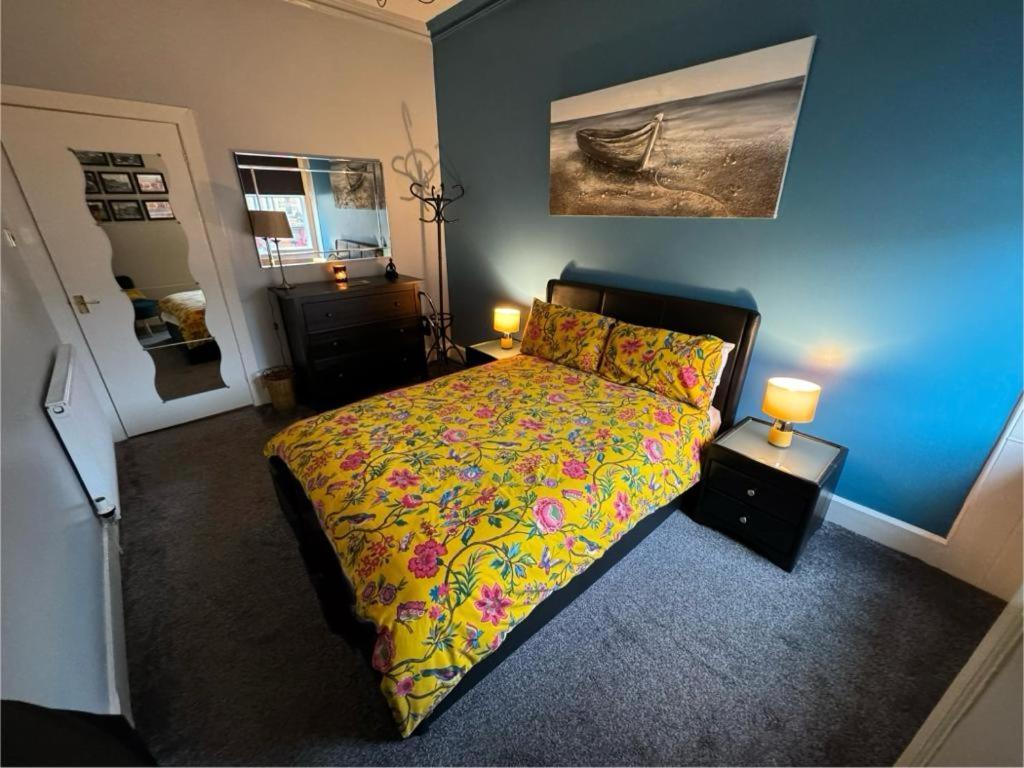 Two Bedroom With Free Side Street Parking 24